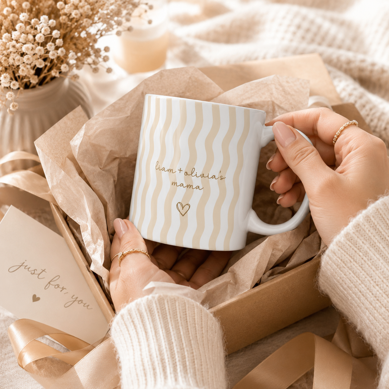Personalized wavy stripe kids names mug size and detail view, 11oz and 15oz